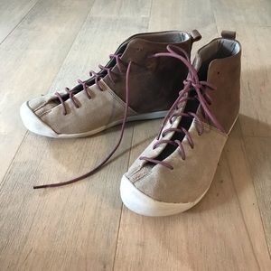 Keen women’s desert boots 9.5